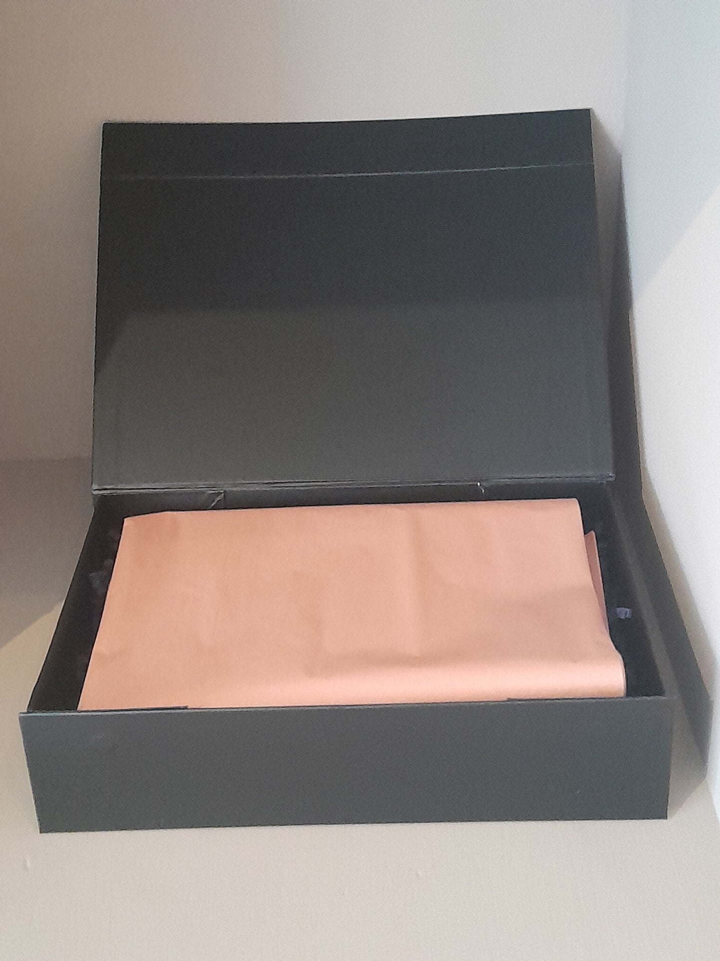 Gift Box Gift Box, Large Magnetic Black.