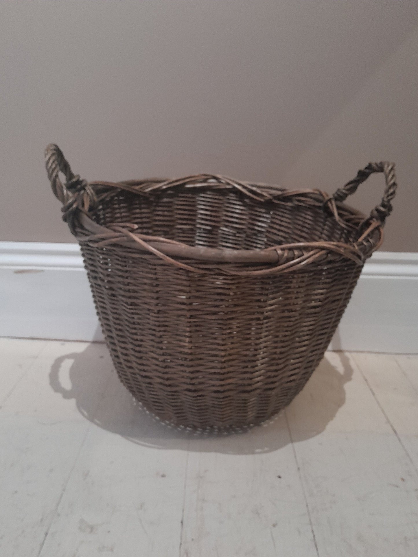 USEd 183 Vintage Small Dark log / kindling basket 2 handles, beautiful shape
