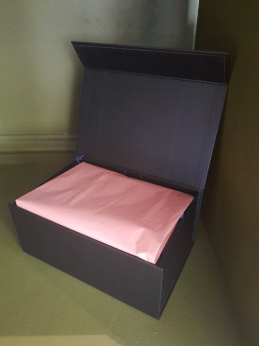Gift Box, Medium Magnetic Black.